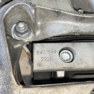 Кронштейн кпп Audi CYRB A4 B9/8W5 '2016 2.0L TFSI 4WD DSG-7 с опорой 8W0399292B R 8W0399262AE