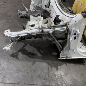 Лонжерон Audi A4 B9/8W5 '2016 LS9R. правый руль без боковых креплений