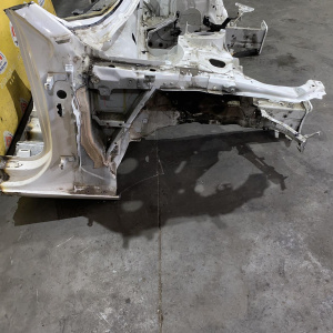 Лонжерон Audi A4 B9/8W5 '2016 LS9R. правый руль без боковых креплений