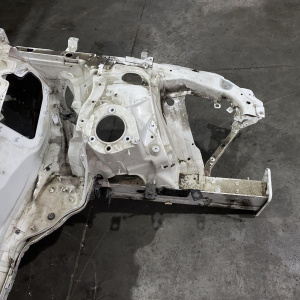 Лонжерон Audi A4 B9/8W5 '2016 LS9R. правый руль без боковых креплений