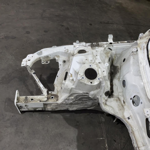 Лонжерон Audi A4 B9/8W5 '2016 LS9R. правый руль без боковых креплений