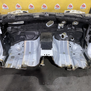 Лонжерон Audi A4 B9/8W5 '2016 LS9R. правый руль без боковых креплений