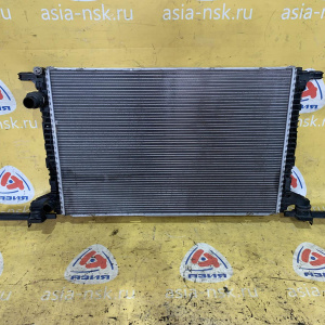 Радиатор охлаждения Audi B9/8W5 A4 CYRB '2016 8W0121251AK