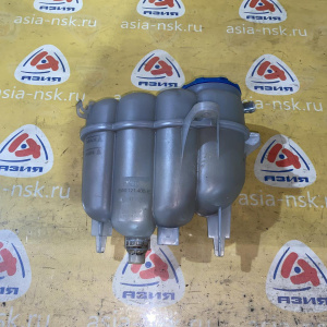 Бачок расширительный Audi A4 B9/8W5 8W0121405E '2016
