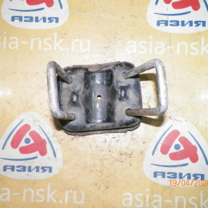 Стремянка рессоры Toyota Tundra USK57/USK56/USK55/USK52/USK51/USK50/GSK50/UCK51/UPK52/UPK55/UPK56/UPK57 зад, лев 48474-0C010. 90117-A0004