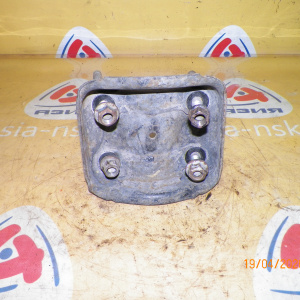 Стремянка рессоры Toyota Tundra USK57/USK56/USK55/USK52/USK51/USK50/GSK50/UCK51/UPK52/UPK55/UPK56/UPK57 зад, прав 48473-0C010. 90117-A0004
