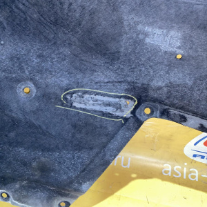 Защита днища кузова BMW 3-Series F30 перед, прав '2013 дефект 51757241834