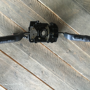 Блок подрулевых переключателей MITSUBISHI RVR N21W обрезана фишка MB686032