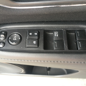Обшивка двери Honda Vezel RU3 перед, прав 83500-T7A-J010-20