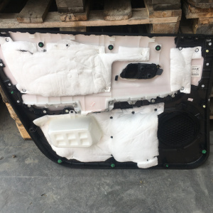 Обшивка двери Honda Vezel RU3 перед, прав 83500-T7A-J010-20