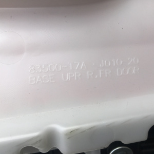 Обшивка двери Honda Vezel RU3 перед, прав 83500-T7A-J010-20