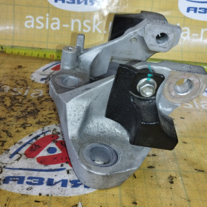 Крепление подушки ДВС Mazda PE-VPS CX-3 '2015-2024 2WD a/t перед, лев D10G-39081 / ADC12