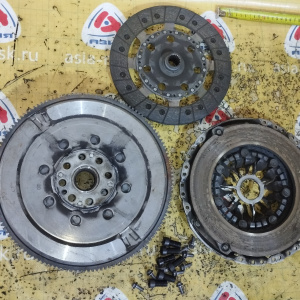 Маховик Nissan R9M Qashqai J10 m/t демпферный, + корзина ( диск 239 мм. ) 12310-00Q2M + 23354-00QAN