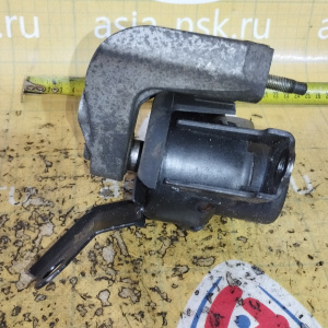 Подушка двигателя Toyota 3S-FSE/3S-FE Vista Ardeo SV50/SV55 с кронштейном перед, прав 12305-74300