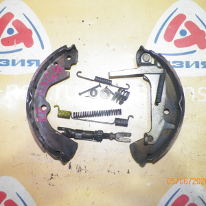 Колодки тормозные Nissan Sunny/Bluebird Sylphy FNB15/QNG10/PM12/RM12/N30 4WD в сборе с пружинками. зад, прав AY360-NS091
