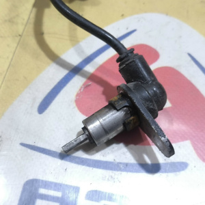 Датчик ABS Mazda Familia BJ1P/BJ1W/BJ3P/BJ3PF/BJ5P/BJ5PF/BJ5W/BJ5WF зад, лев B25D4372YB