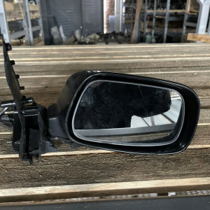 Зеркало TOYOTA Voltz ZZE136 5к. дефект корпуса R