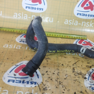 Патрубок радиатора печки Toyota 87245-44390 Nadia SXN10 3S-FSE/3S-FE низ, с помпы на радиатор печки ДЕФЕКТ РАЗДУТЫЙ ОТ МАСЛА