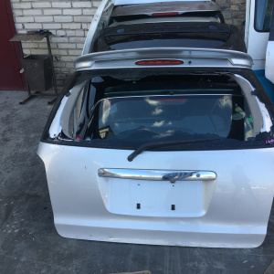 Дверь задняя Mazda MPV LW5W спойлер (без стекла)
