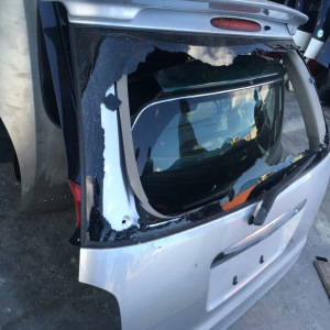 Дверь задняя Mazda MPV LW5W спойлер (без стекла)