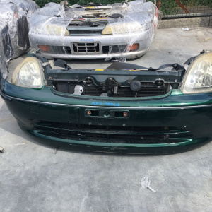 Ноускат Toyota Vitz NCP15 1NZ '1999-2001 a/t (CLAVIA) дефект крепления R фары ф.52-001