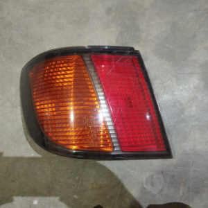 Стоп NISSAN 4893 L Bassara U30 Дефект стекла