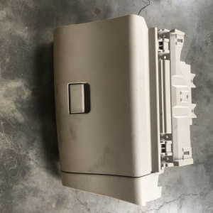 Бардачок Nissan 68520 3NC0A  685S1 3NC0A Leaf ZE0