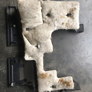 Обшивка салонная Nissan Leaf ZE0 '2009-2014 68102 3NB0A  681U1 3NB0A