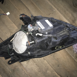 Фара Nissan 100-63705 прав Fairlady Z Z33 ксенон (дефект стекла)