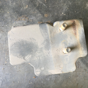 Кронштейн усилителя бампера Nissan 62211 8H300 X-Trail NT30 L F