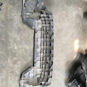 Защита бампера Mitsubishi GG2W Outlander дефект 5370B626