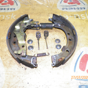 Колодки тормозные Toyota Nadia/Gaia/Ipsum SXN10/ACN10/SXN15/ACN15/SXM10/CXM10/ACM10/SXM15 Барабанные трмоза. С пружинками. зад, прав 04495-44010. (ＬＮ５１２)