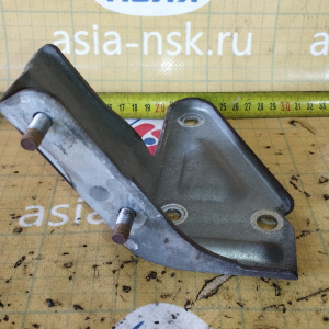 Кронштейн привода Mazda GY MPV LW3W 2WD a/t 1 часть на блок перед, прав GA2225740