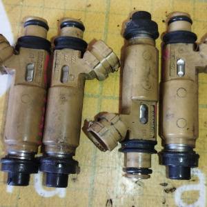 Форсунка TOYOTA 3S-FE/4S-FE/5S-FE ST190/ST210/SR50/SXV20 кат ЦЕНА ЗА 4 ШТ. 23250-74170 / 23209-74170 ПРОБЕГ 23 т.км