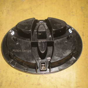 Эмблема Toyota 75301-0R020 RAV4 ASA44