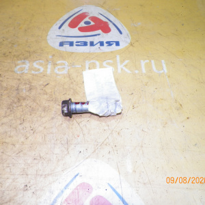 Болт крепления стойки Toyota Vitz KSP90/SCP92/NCP91/NZT240/ZZT245/NHP10/AT211/ST210/NZE161/ZCT10/ZZV50 F н Толщина-15мм.Длинна-74мм. 90109-15001