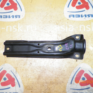 Крепление рычага Toyota 48659-46010 Raum EXZ10/EXZ15/EP90/EP91/EP95/NP90/EL50/EL51/EL53/EL55/NL50/EL52/EL54 L F Накладка на задний сайлентблок.