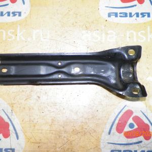 Крепление рычага Toyota 48659-46010 Raum EXZ10/EXZ15/EP90/EP91/EP95/NP90/EL50/EL51/EL53/EL55/NL50/EL52/EL54 L F Накладка на задний сайлентблок.