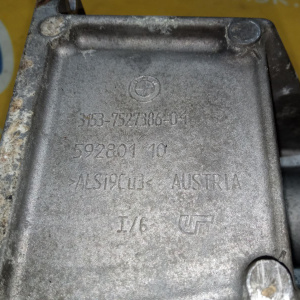 Кронштейн редуктора BMW E84 X1 N20B20A '2012 31537527386, 31537527385