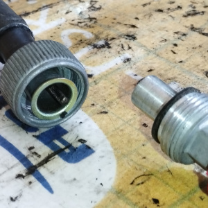 Трос спидометра Toyota 83710-32330  + 83710-32130 Camry SV32 3S-FE 2WD a/t A140E-812 верх + низ ( ДЛИННЫЙ 820 мм + КОРОТКИЙ 250 мм  в скрученном виде 