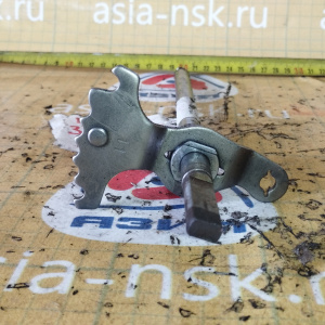 Вал селектора АКПП / Кулиса АКПП Toyota Granvia VCH16 5VZ 4WD a/t в корпус акпп 35561-35010 + 35505-50010