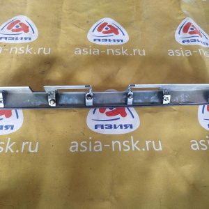Накладка 5-й двери Toyota Voxy AZR60 76801-28270