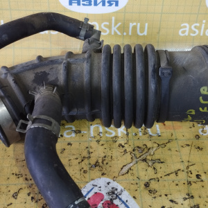 Гофра впускного коллектора Nissan SR18-DE Bluebird U14/P11/CY10/R11/N15/B14 2WD/4WD резиновая мкпп=акпп 165783J100