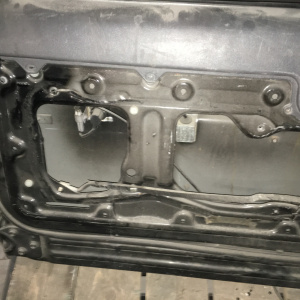 Дверь задняя Toyota 4Runner KZN130 ржавая