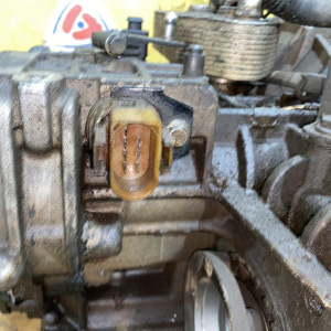 АКПП Volkswagen Golf 4 AGU 1.8T 01M FDC (68/15) скол на корпусе 01M300032H 1J1