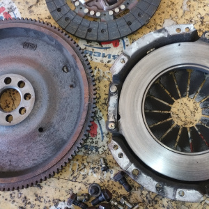 Маховик Toyota 4S-FE/3S-FE Camry ST190/SV40/ST202 m/t 8 болтов. + корзина ПРОБЕГ 53 т.км.( диаметр диска 224-225 мм. ) 13405-74120