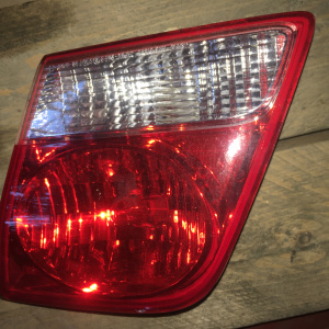 Вставка между стопов Mazda Millenia TA5P 226-61927 R
