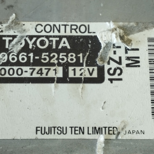 Компьютер ДВС Toyota Vitz 89661-52581 1SZ-FE SCP10 2WD m/t разъёмы компьютера в 2 ряда