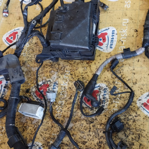 Коса ДВС Mitsubishi 4G63 Airtrek CU2W 2WD a/t SOHC ДЕФЕКТ + комп MR988711 блок предохранителей MR979229