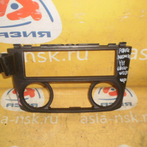 Рамка магнитофона Nissan 68470-WD200 AD/Sunny Y11/B15